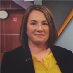 Katie Thomas headshot