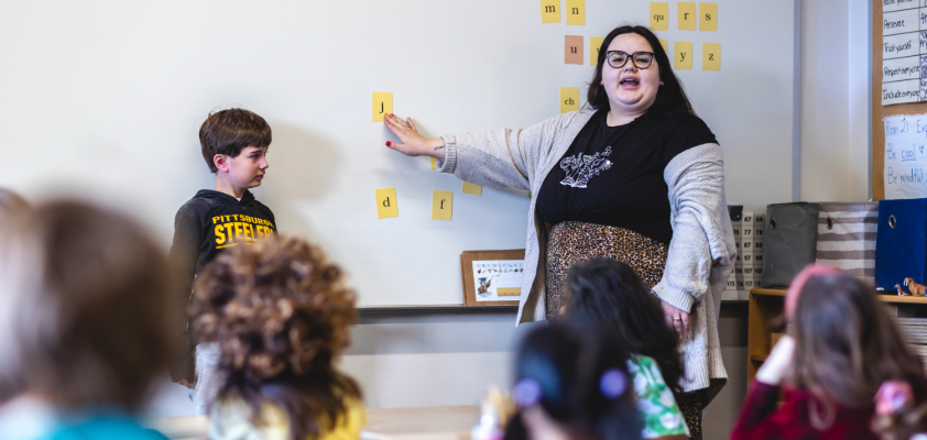 A teacher leading a lesson with a group of stuents